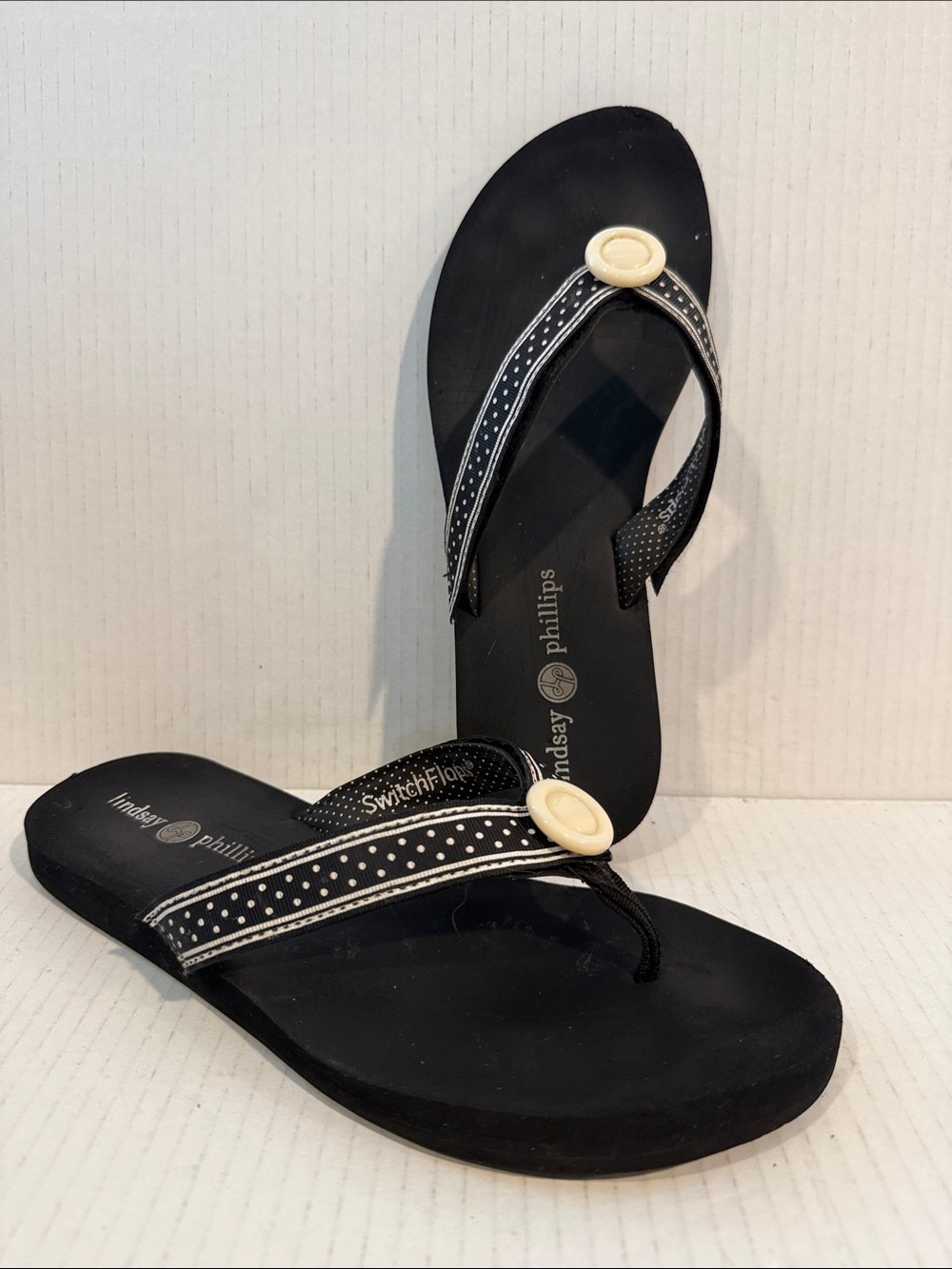 Lindsay Phillips Black Polka-Dot Switch Flops Sandals (sz 9)
